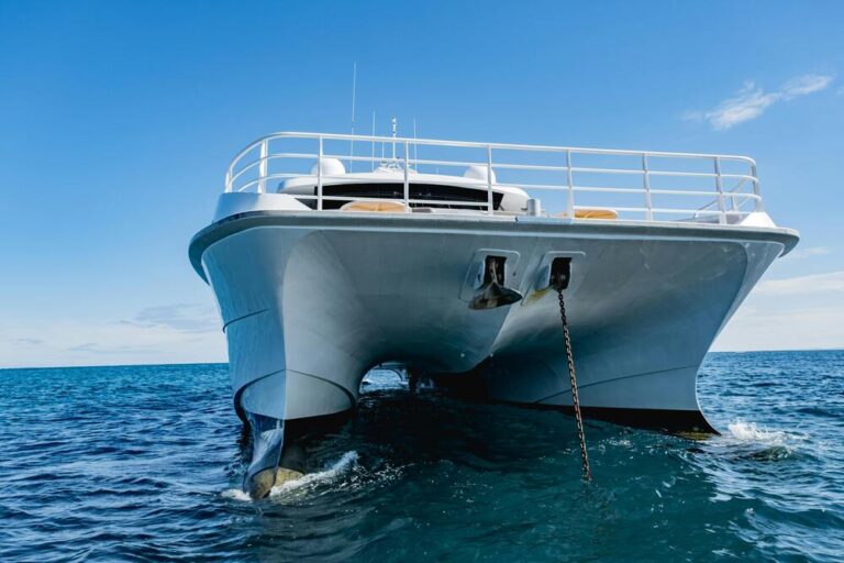 Pourquoi choisir la location d’un catamaran pour vos vacances en mer